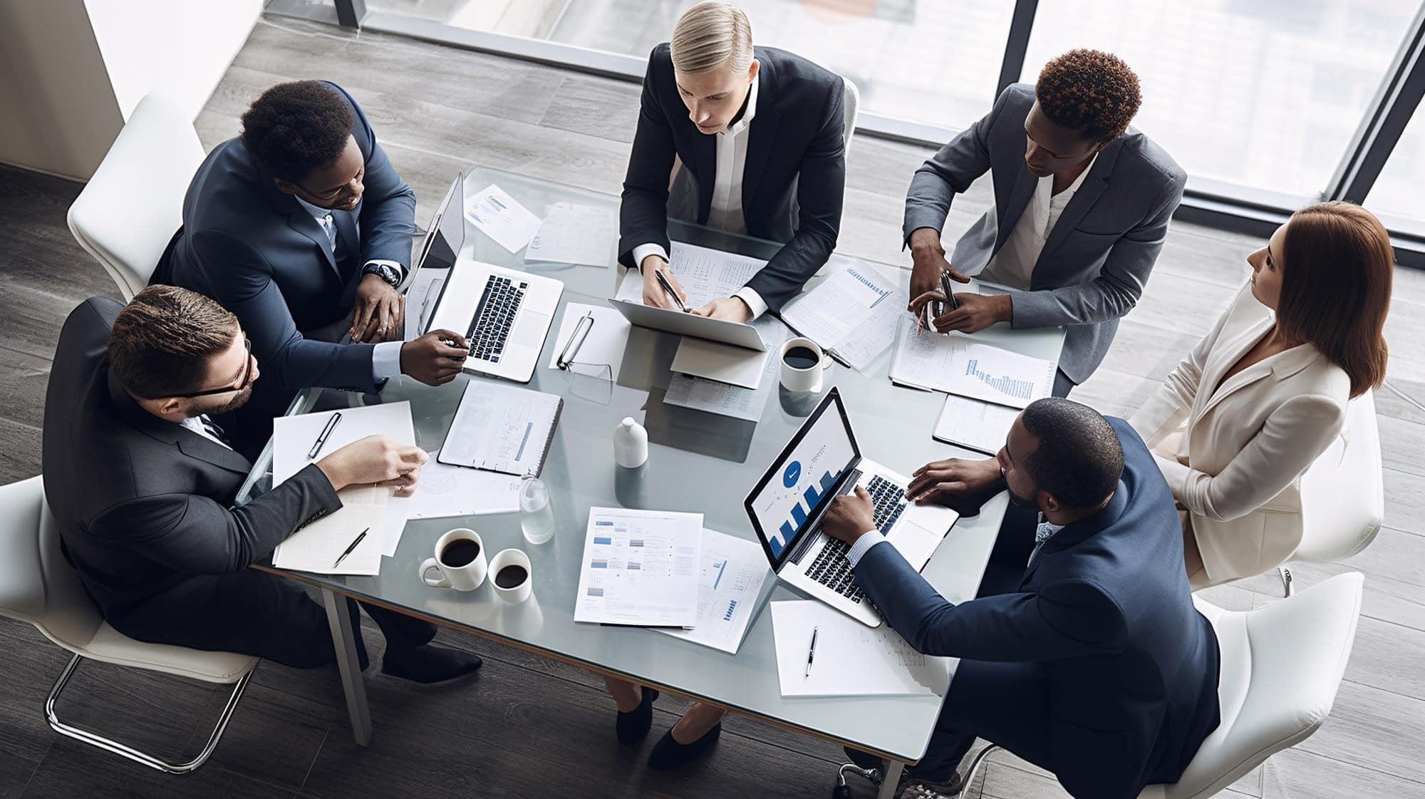 Vivre et analyser le processus collaboratif.