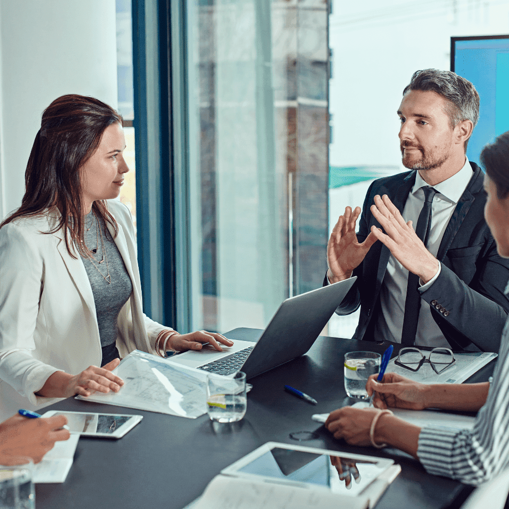 Informer et échanger avec les collaborateurs.