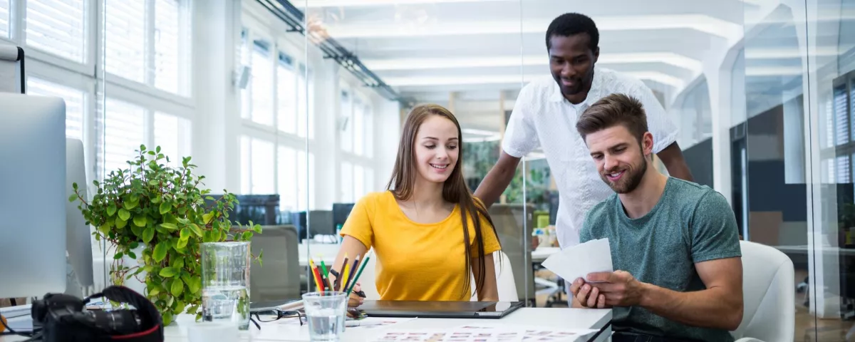 Apprentissage collaboratif et partage de compétences au sein d'une équipe professionnelle en environnement de travail agile.