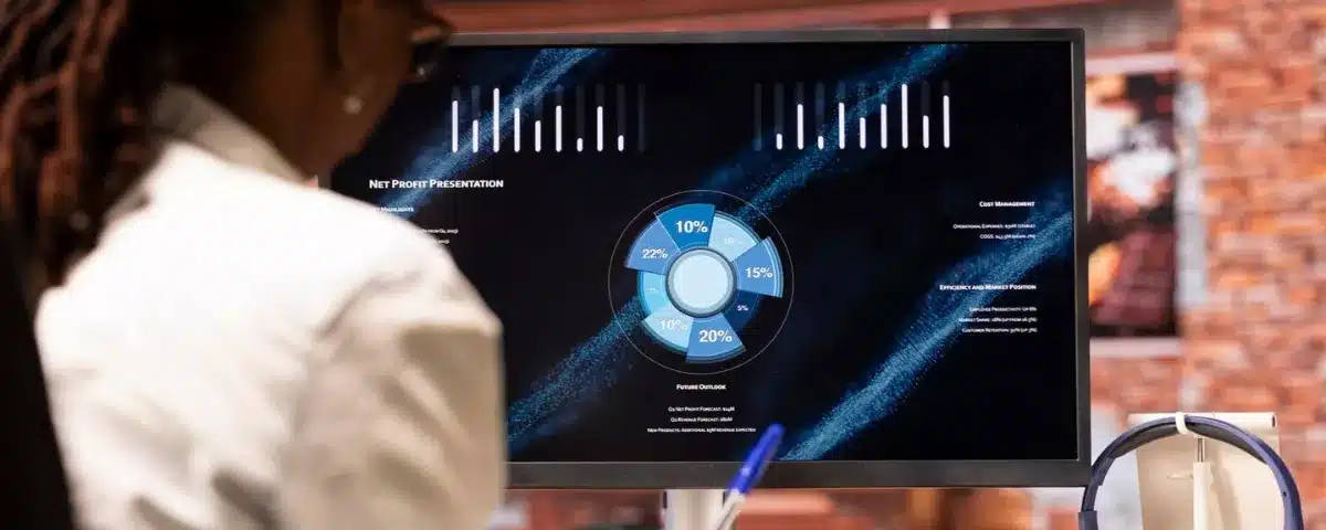 Analyse de données financières et de tableaux de bord sur écran pour améliorer la productivité grâce aux outils IA.