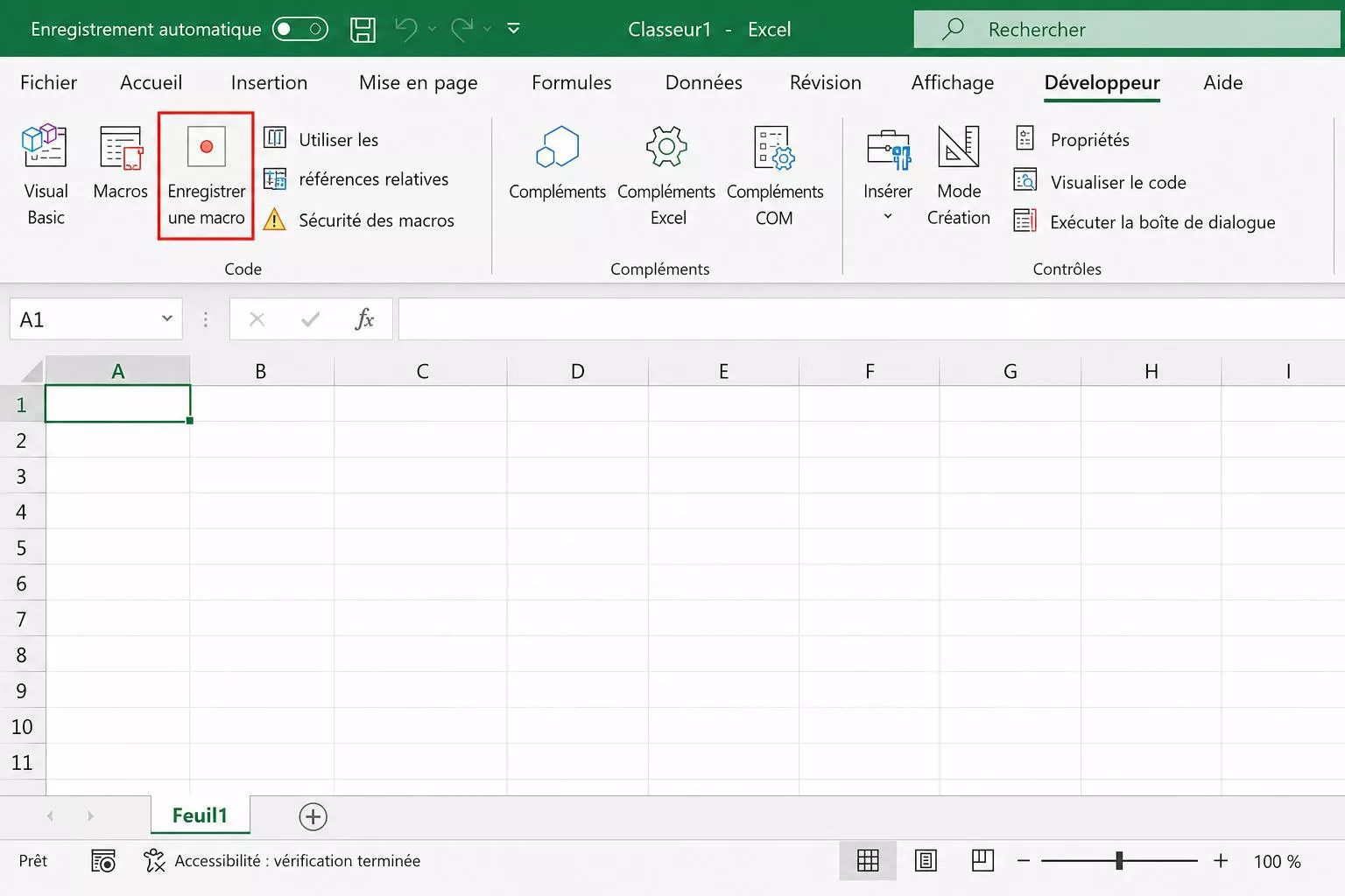 Capture d'écran de Microsoft Excel mettant en surbrillance l'onglet Développeur et le bouton "Enregistrer une macro" pour automatiser des tâches.